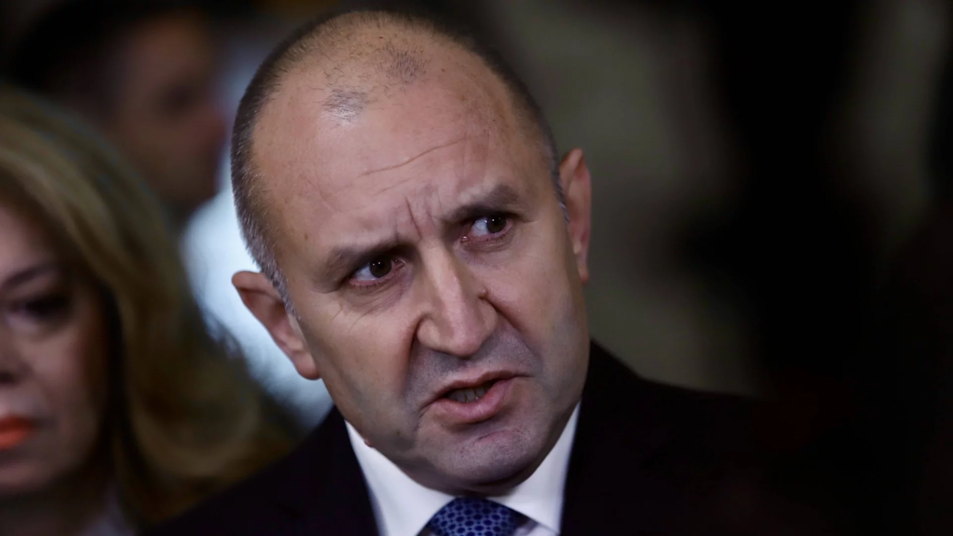 Адекватно ли реагира правителството на кризата в Черно море: Първите проучвания показват, че малцина подкрепят Радев