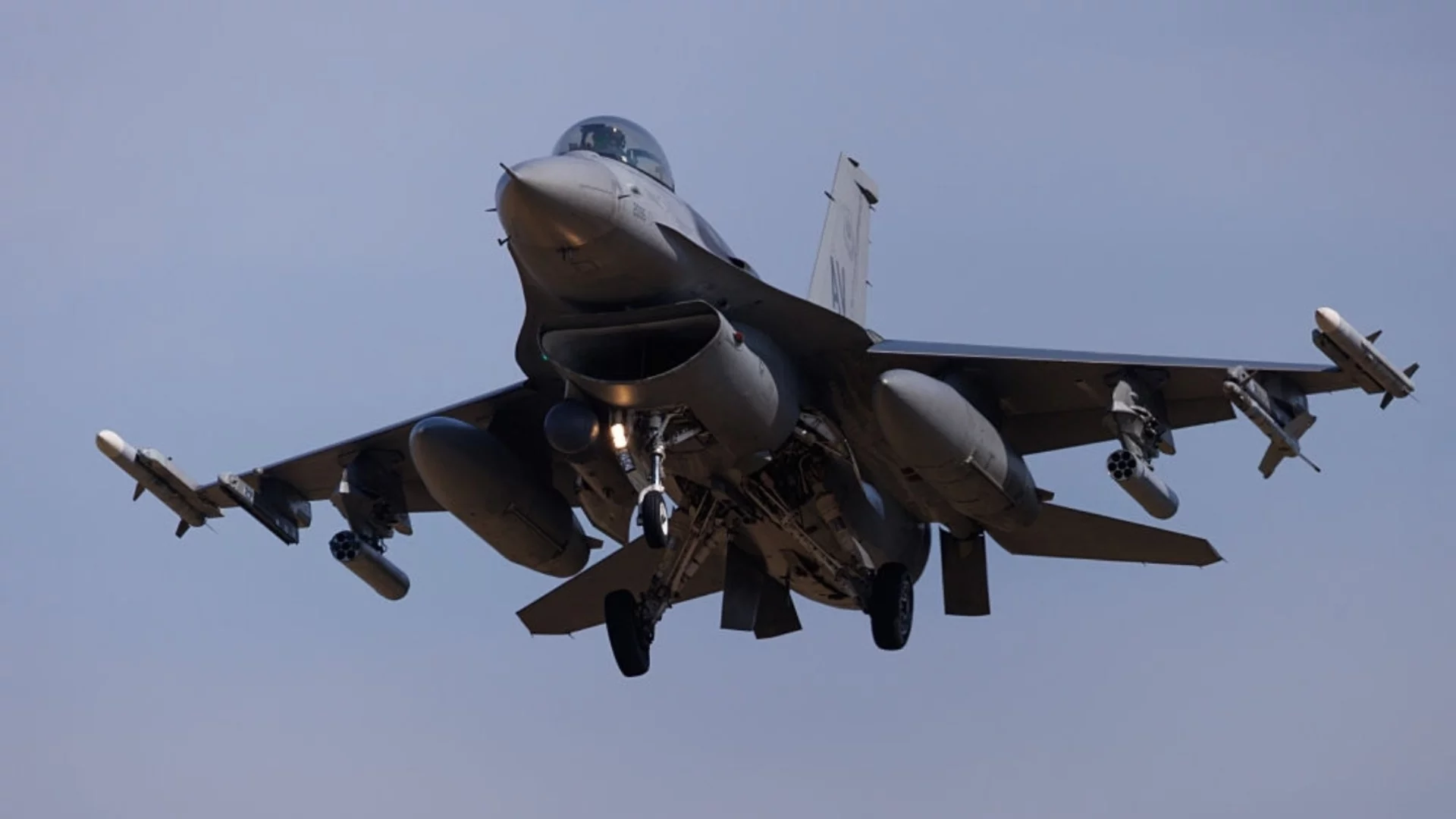 С парите за F-16 можеш да си купим F-35: Командващият ВВС пак настоя, че ни трябват самолети