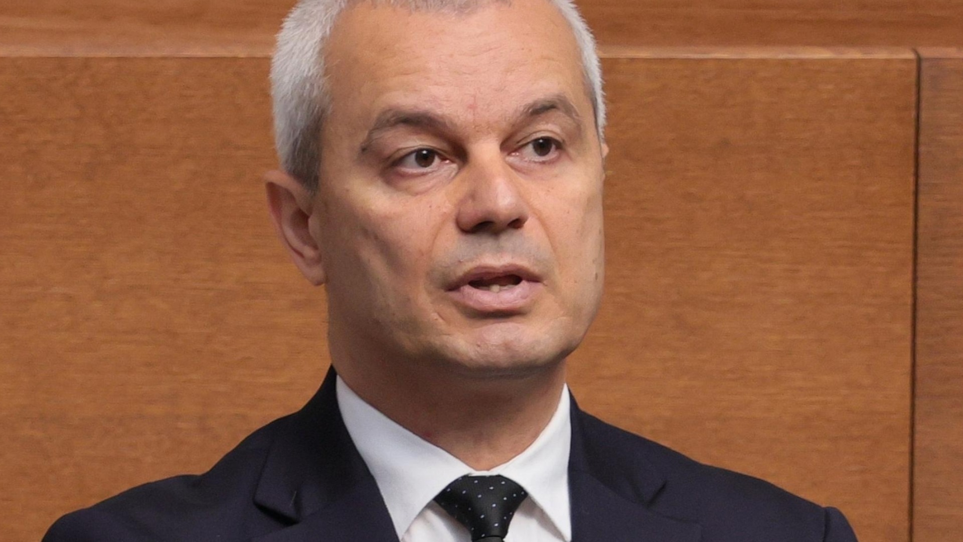 "Вратите на "Възраждане" са отворени": Костадинов се изсили, че от партията му зависи втори тур