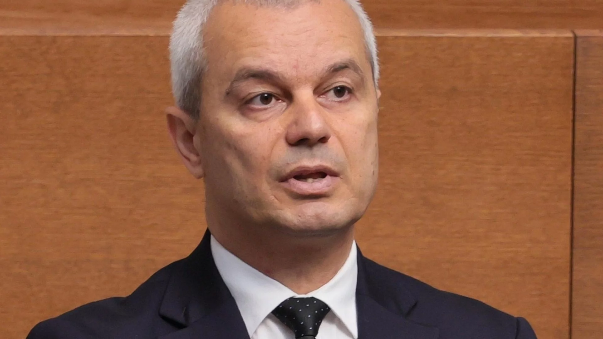 "Вратите на "Възраждане" са отворени": Костадинов се изсили, че от партията му зависи втори тур