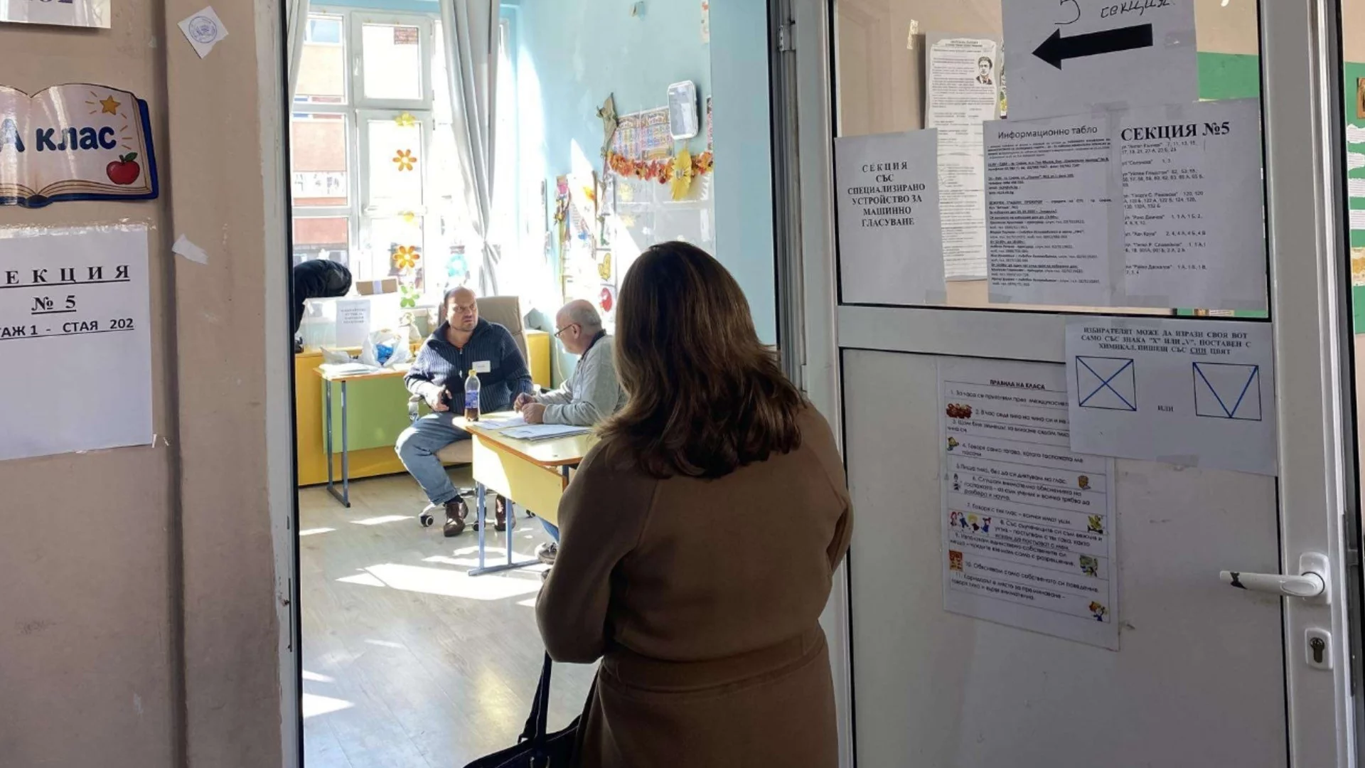Изборен казус: Секционна комисия не е взимала данните от личните карти на граждани