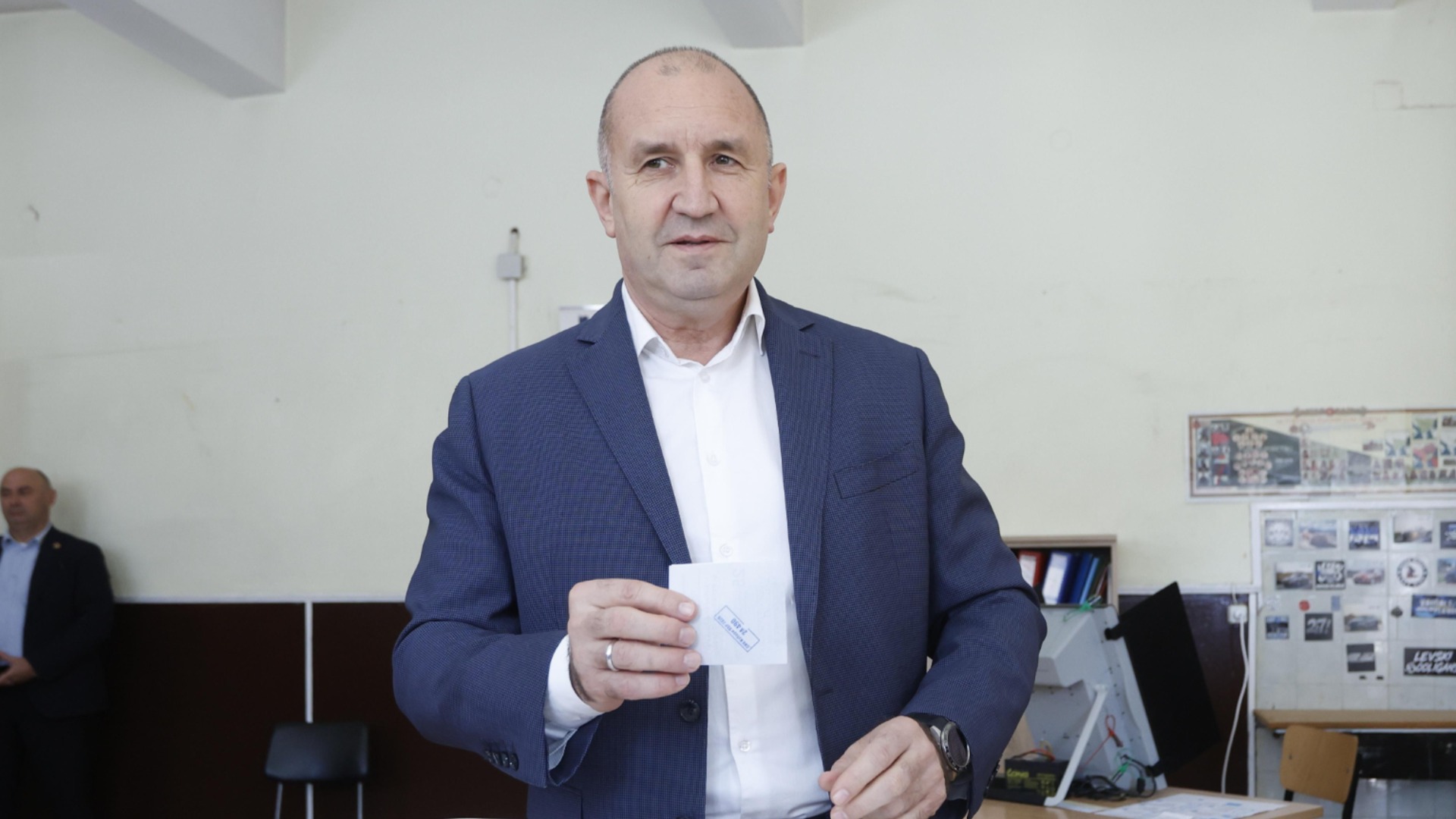 "Време е Радев да отвори третия плик": Костадин Ангелов със загадъчно послание към премиера