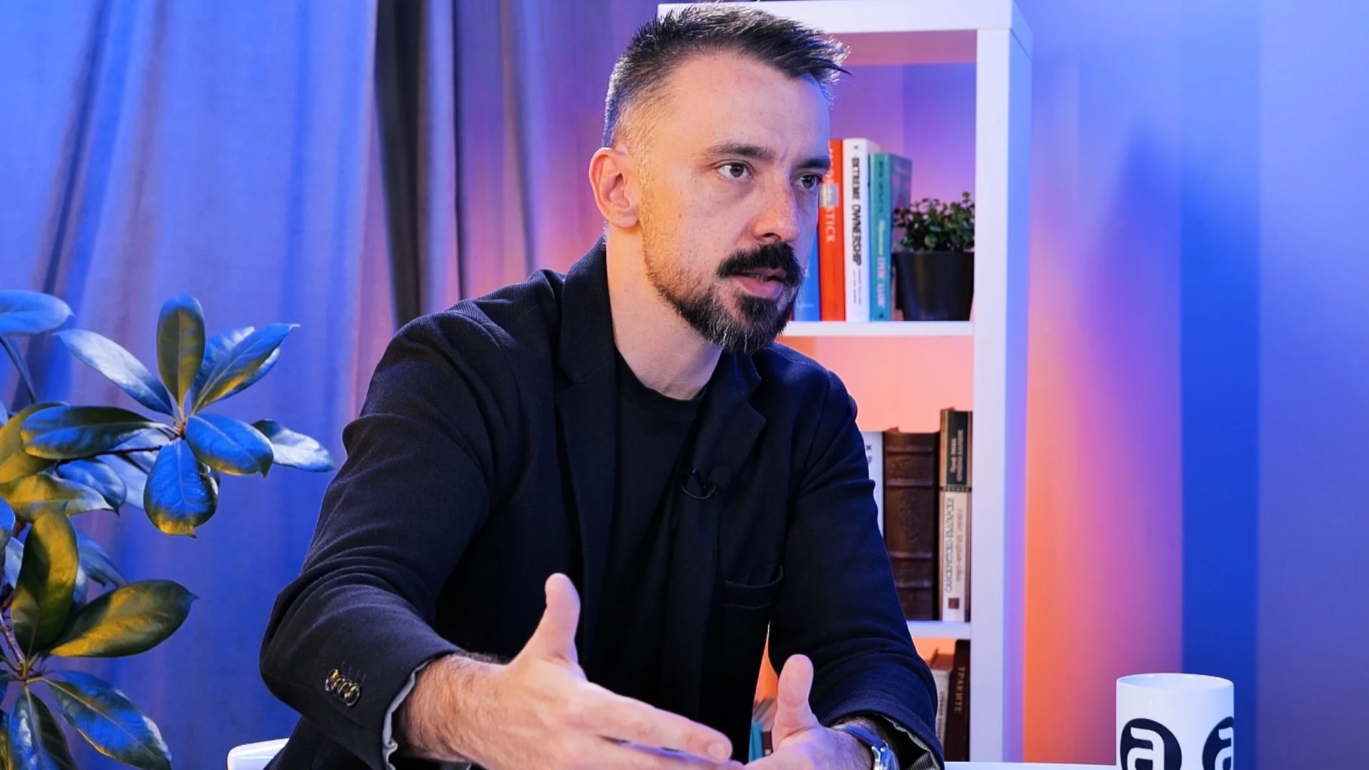 Между яз. "Копринка" и хижа "Петрохан": Шкварек обясни защо българските консерватори може да бойкотират балотажа