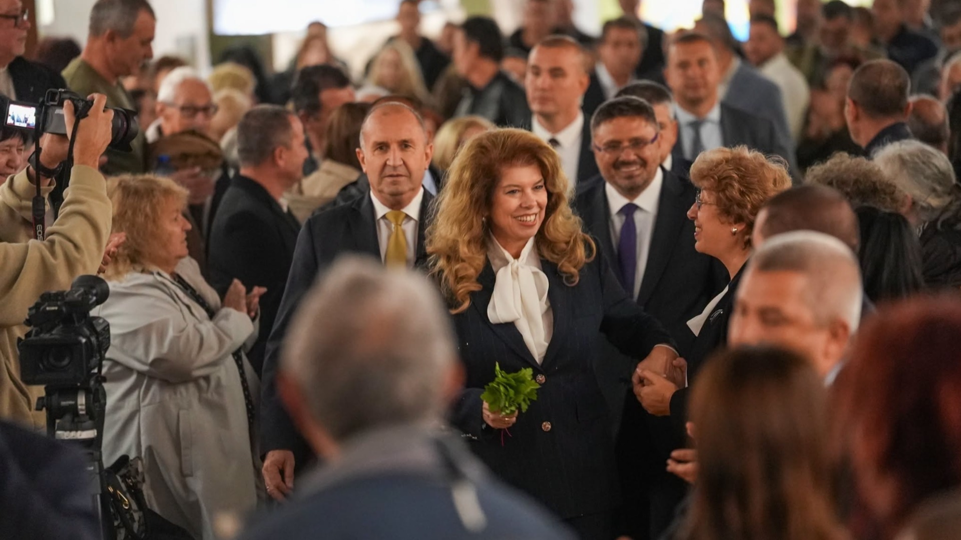 Йотова се притесни, че ако загуби, пада и правителството на Радев (ВИДЕО)