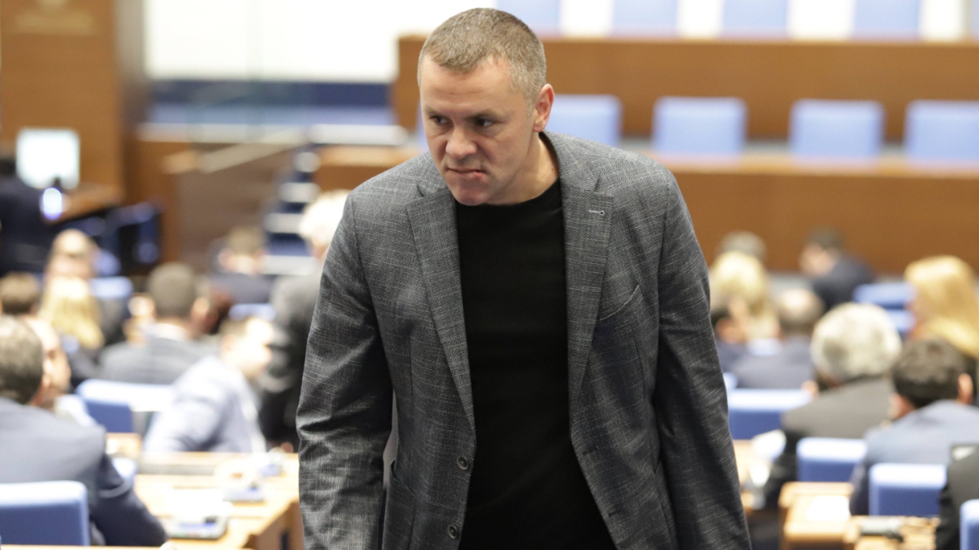 "Това ли ни готвите": Ицо Хазарта попита Йотова трият ли се критични страници, преди и неговата да бъде премахната