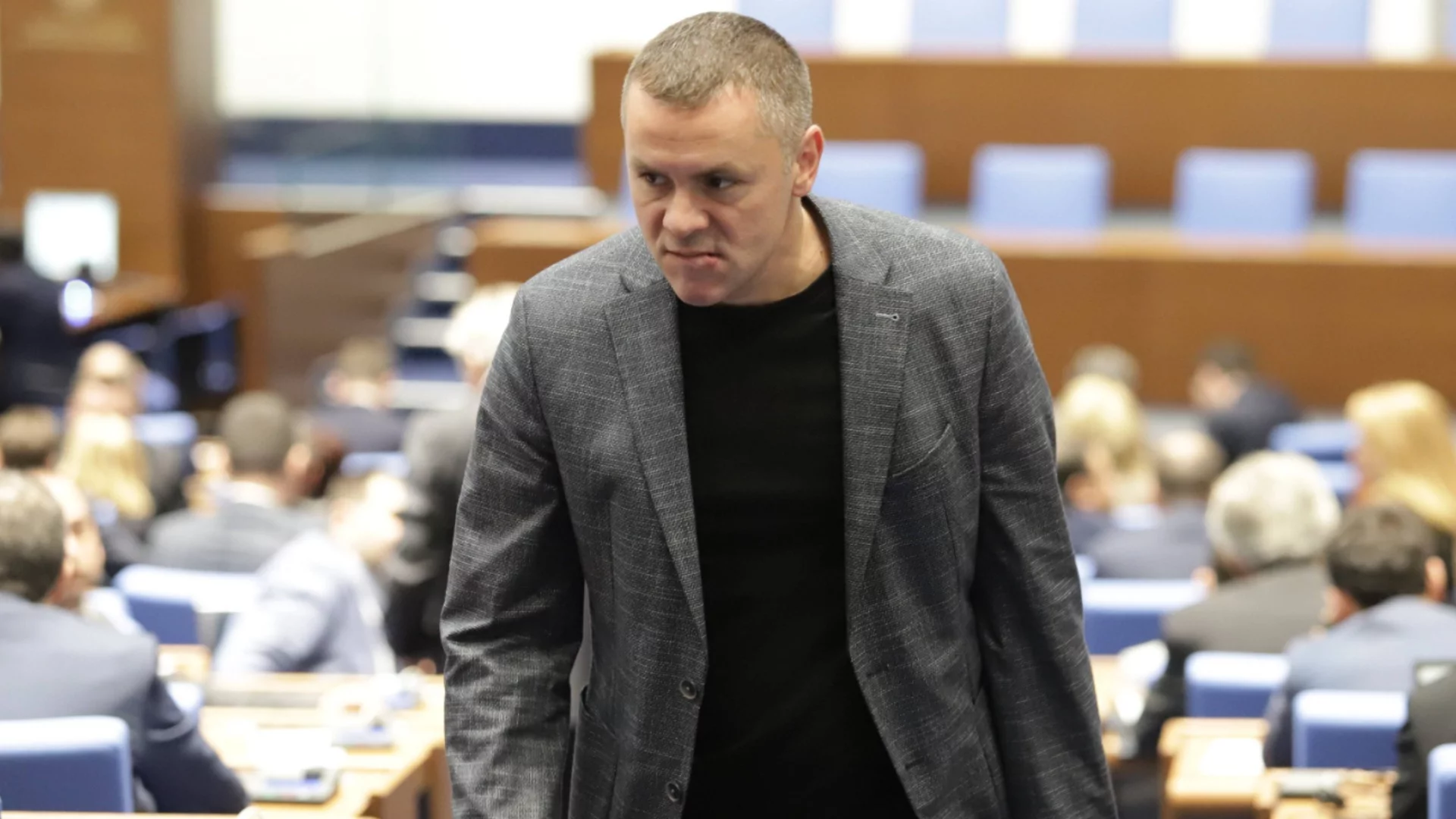 "Това ли ни готвите": Ицо Хазарта попита Йотова трият ли се критични страници, преди и неговата да бъде премахната