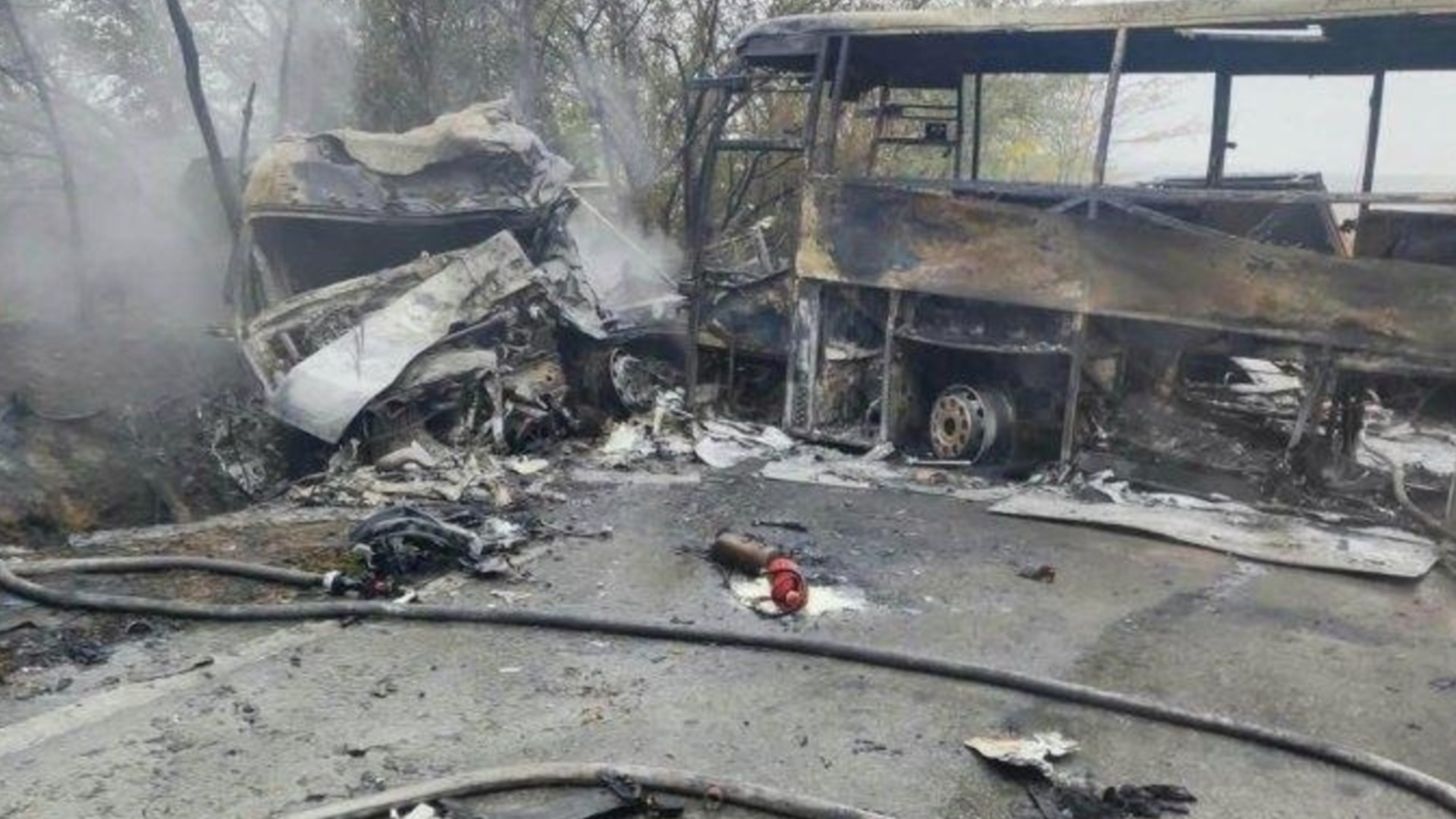 "Водачът на автобуса е спасил всички пътници": МВР и прокуратурата за верижната катастрофа край Масларево
