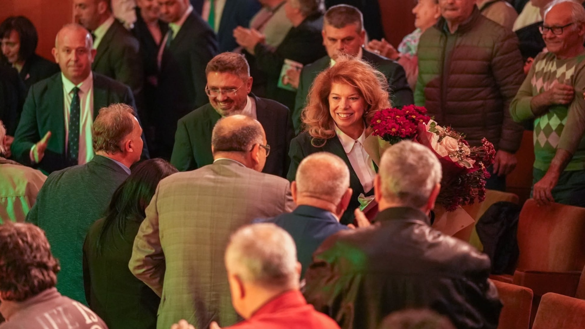 "Войнолюбците искат Русия да капитулира": Йотова пак с обещания за несъществуващото пращане на войници в Украйна