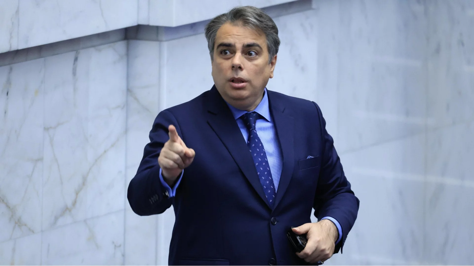 Асен Василев: „Прогресивна България“ плаши гаргите с опорката за „нова сглобка“