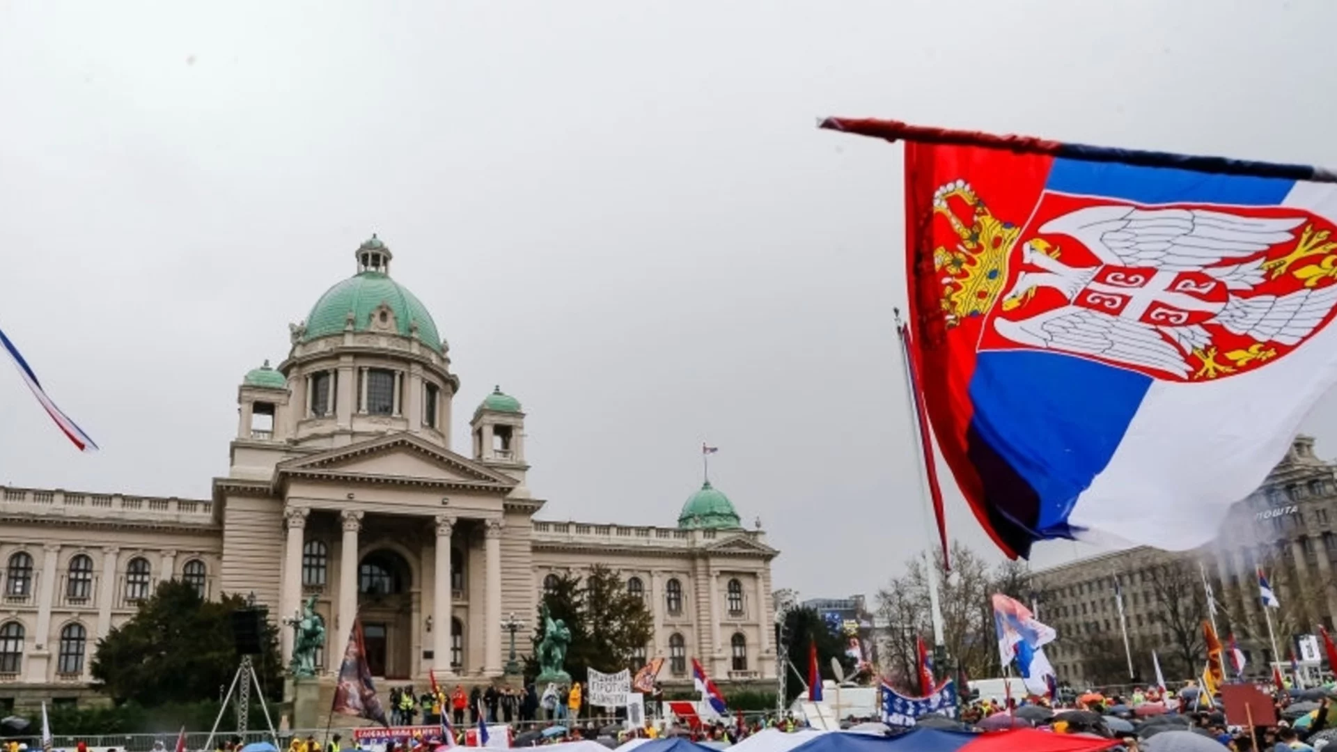 Шефът на държавната радио и телевизия в Сърбия подаде оставка