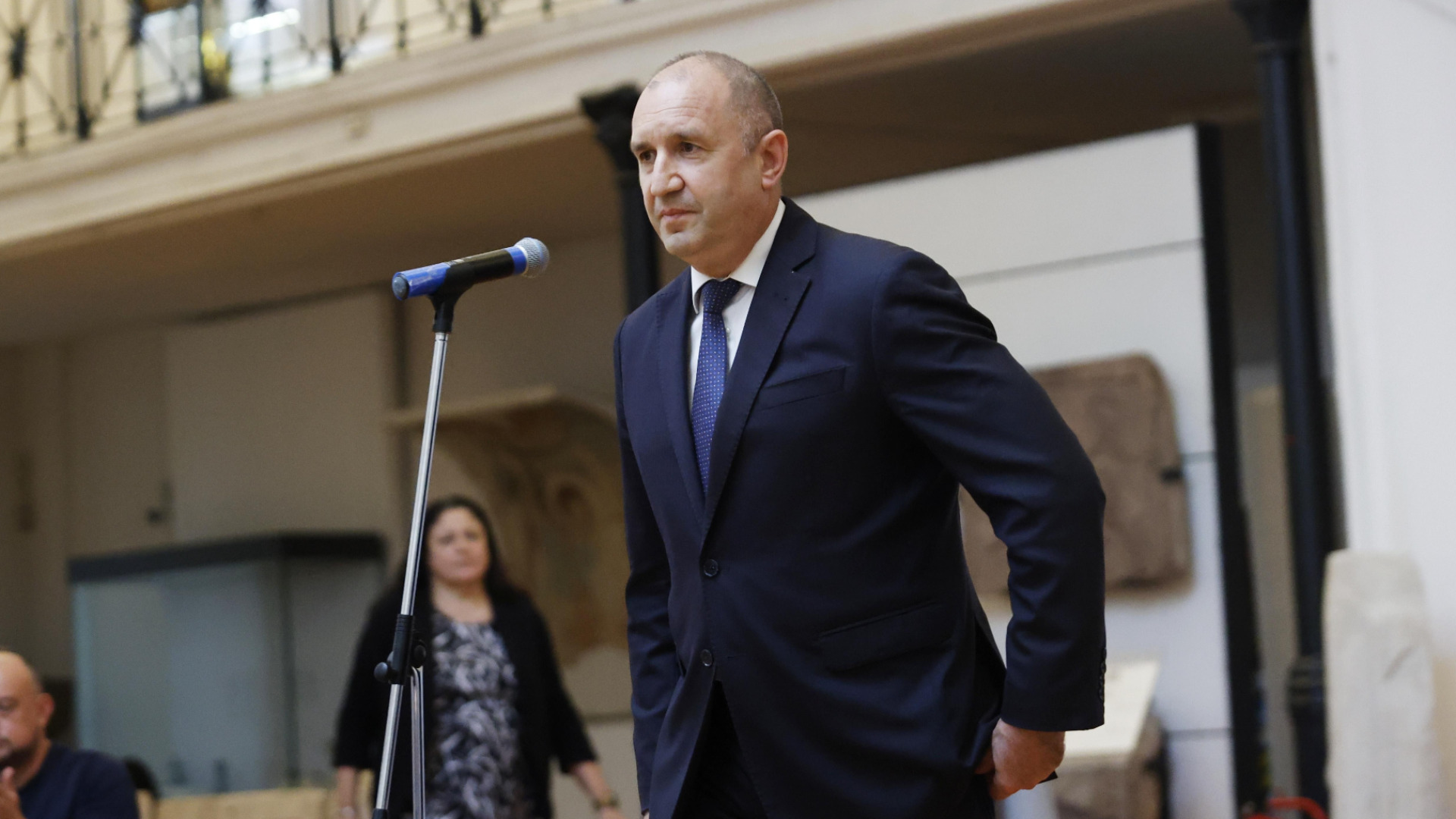 Случаят с агитацията на Радев: Правителствената пресслужба уязви Андрей Гюров и Георги Кандев