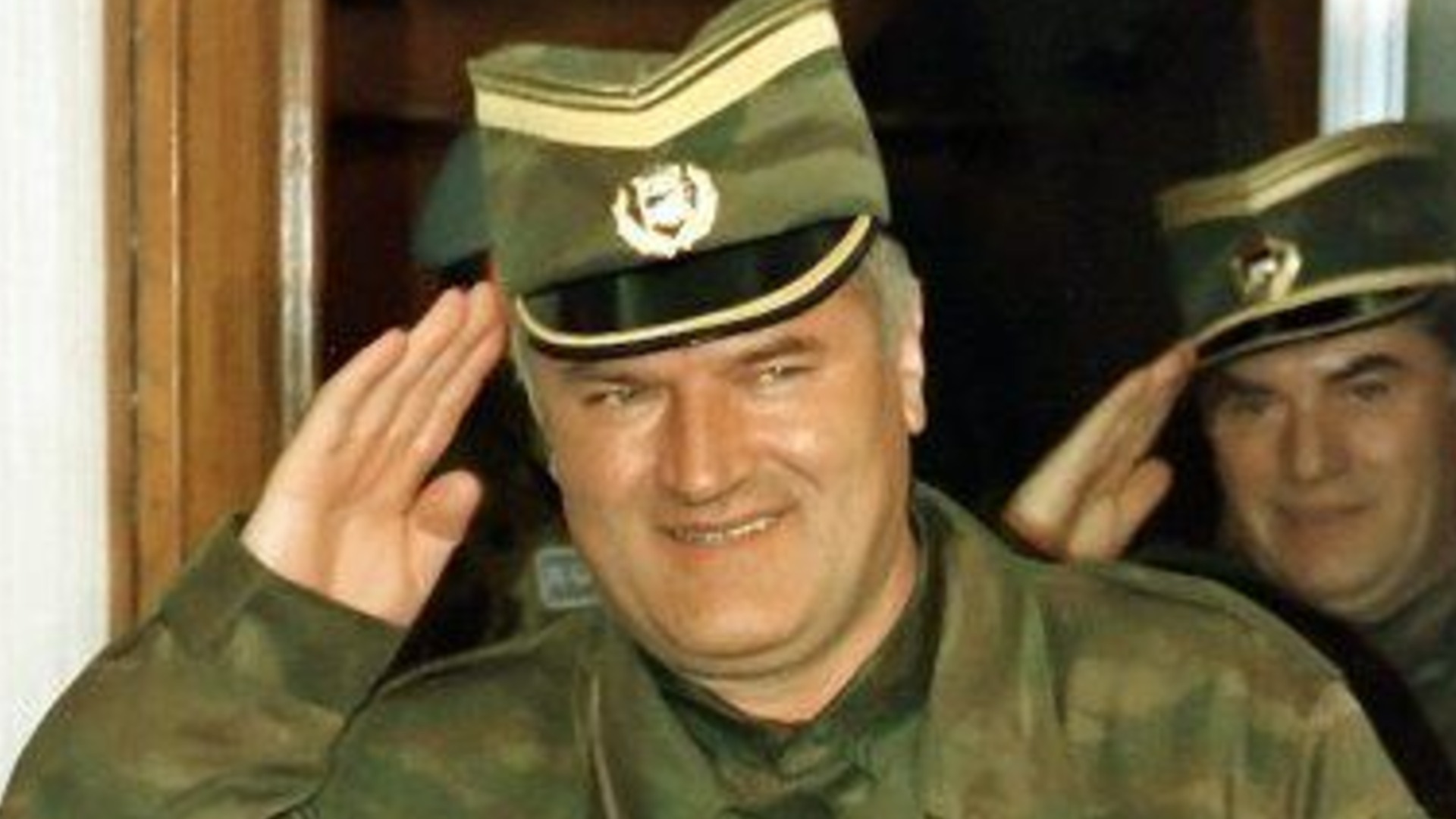 Спорно послание и фуражката на Младич се появиха на стена в Босна и Херцеговина (ВИДЕО)