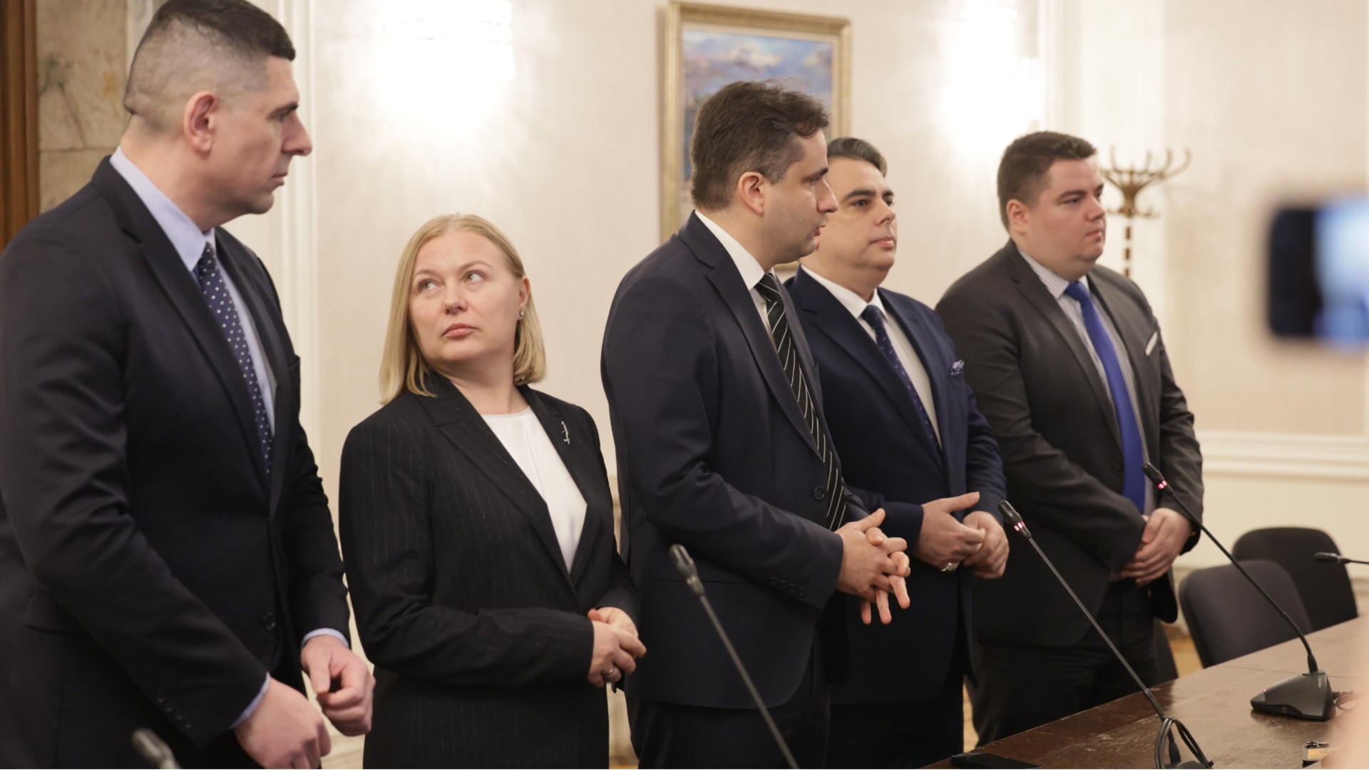 "Демократична България": Йотова лъже. Комисия, назначена от Радев, е предложила помилването на Петричкия Ескобар (ВИДЕО)