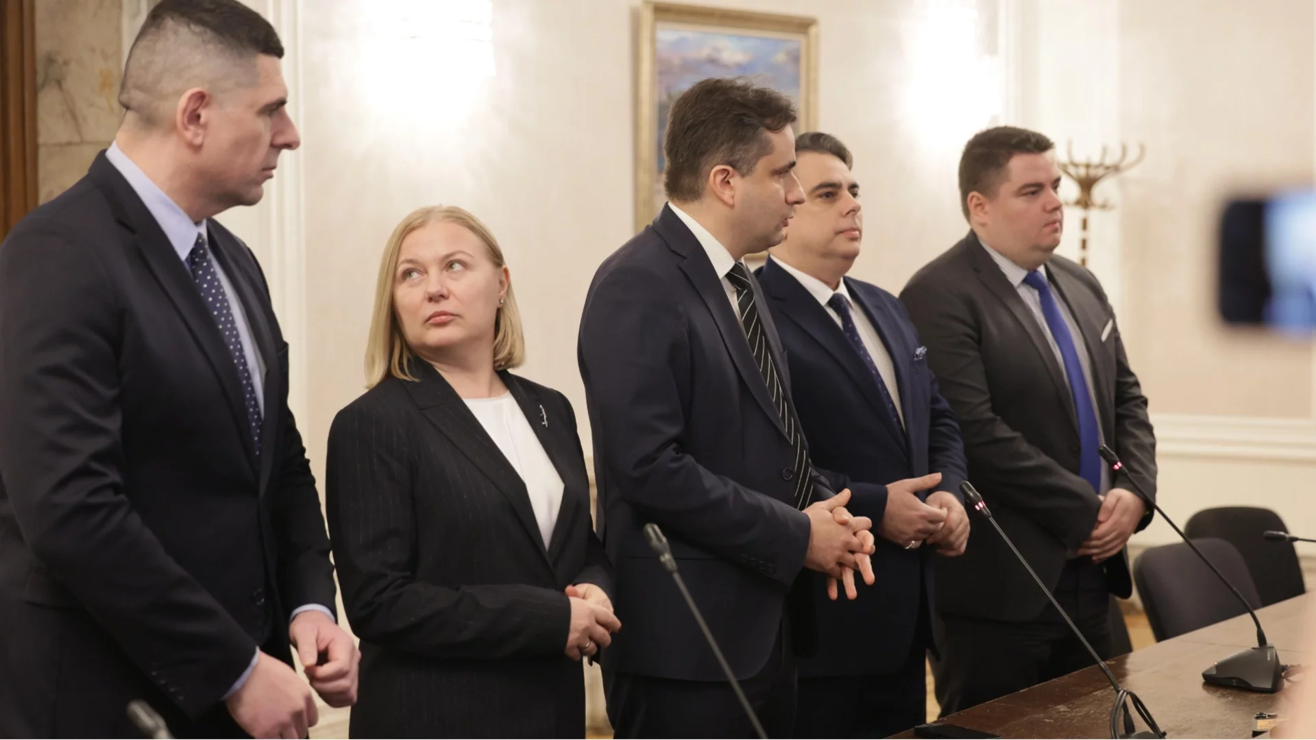"Демократична България": Йотова лъже. Комисия, назначена от Радев, е предложила помилването на Петричкия Ескобар (ВИДЕО)