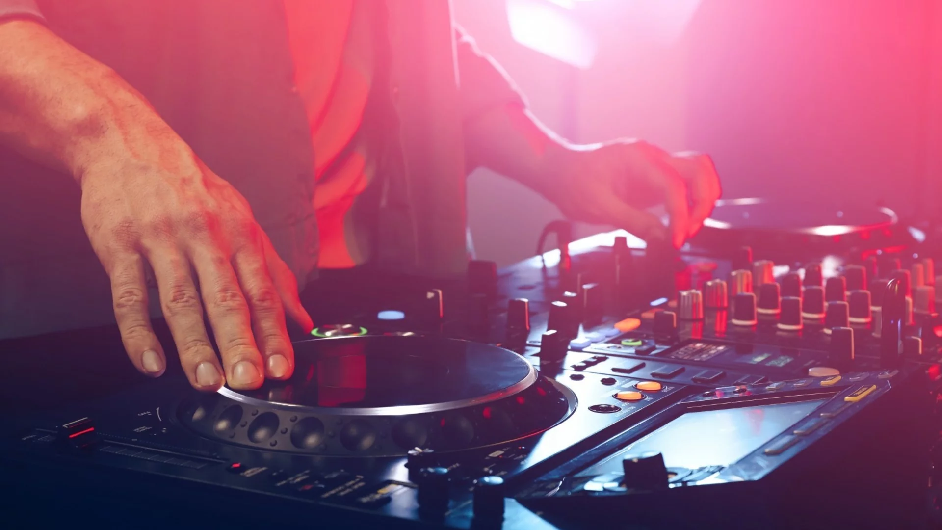 България излиза на световната DJ сцена: DJ Fireboyy и DJ Stevie G представят страната ни в Лондон
