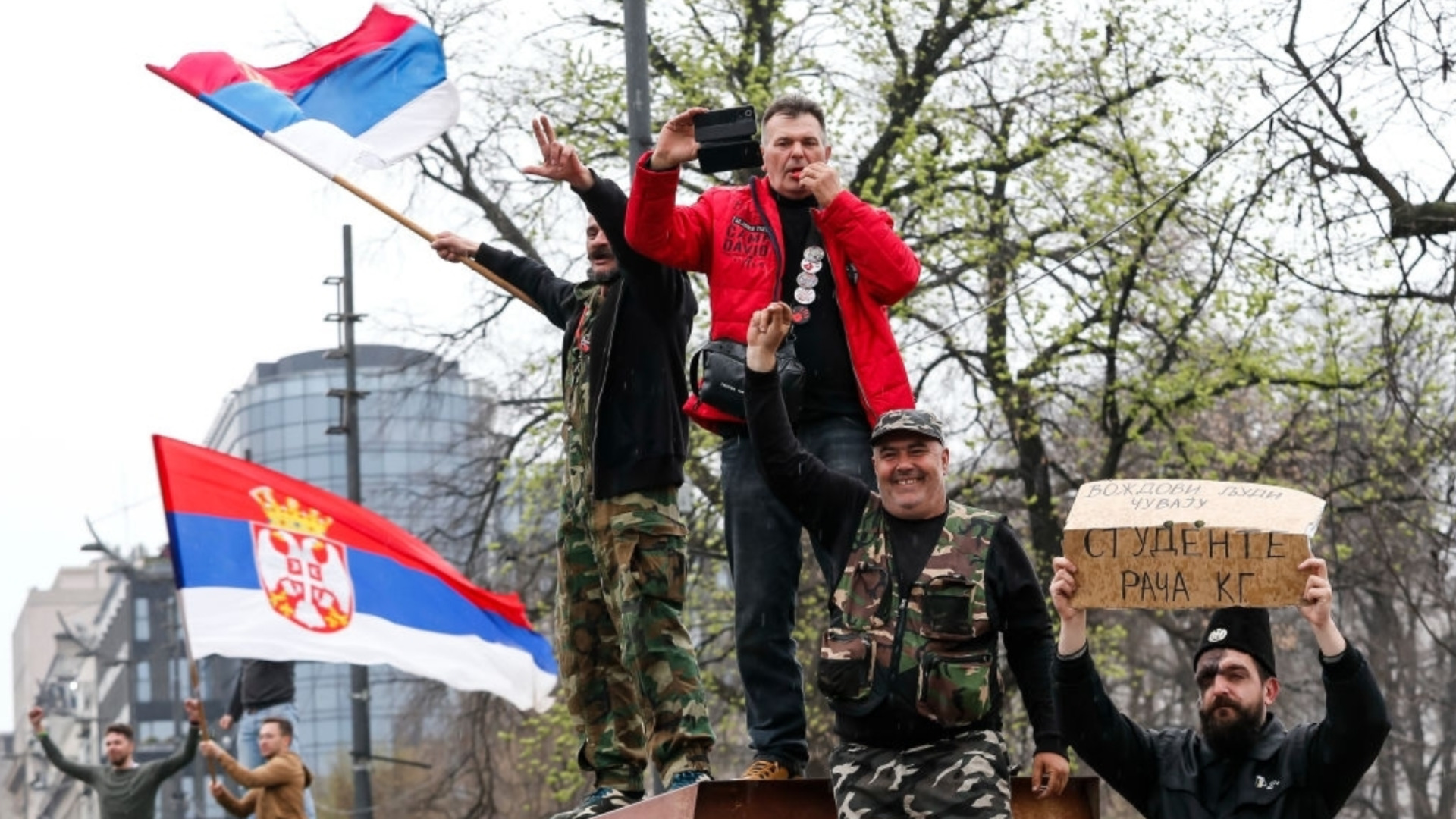 КТБ и в Сърбия: Отнет е лицензът на свързвана с Вучич банка. Заедно с Орбан той се кани да се завръща